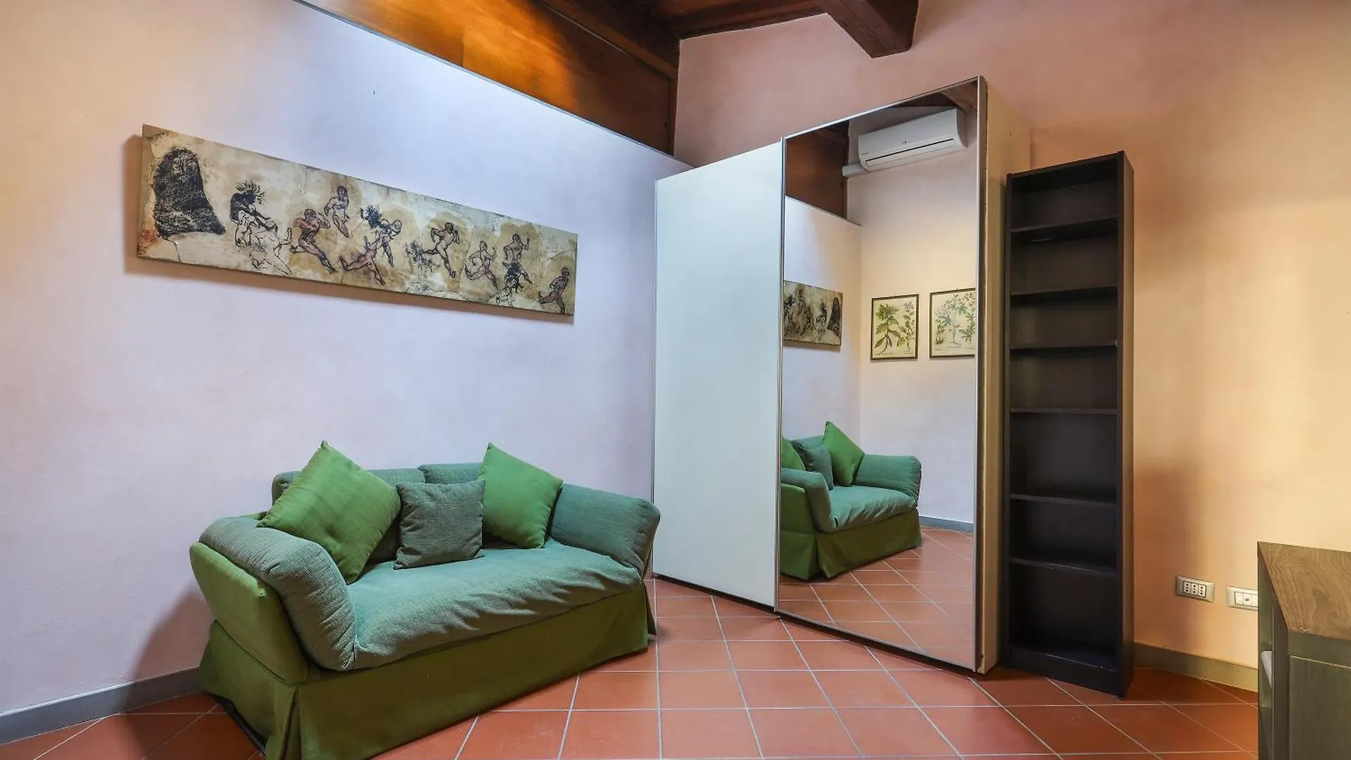 2 Bedroom Apartment With Terrace Florencja