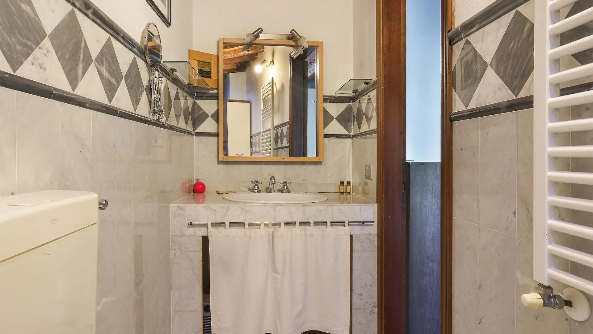 2 Bedroom Apartment With Terrace Florencja
