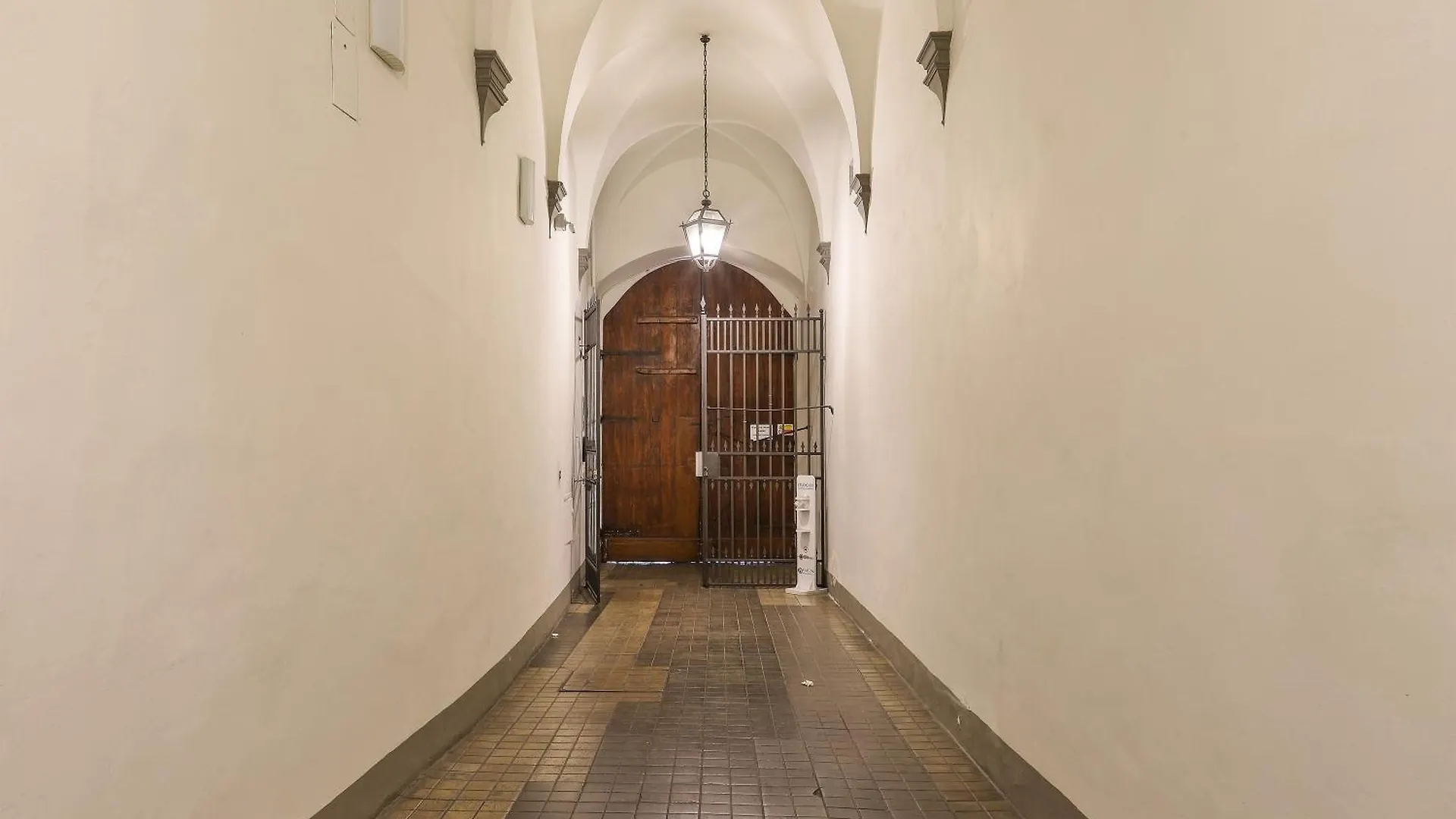 2 Bedroom Apartment With Terrace Florencja